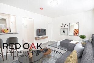 692 Valencia St in Los Angeles, CA - Building Photo