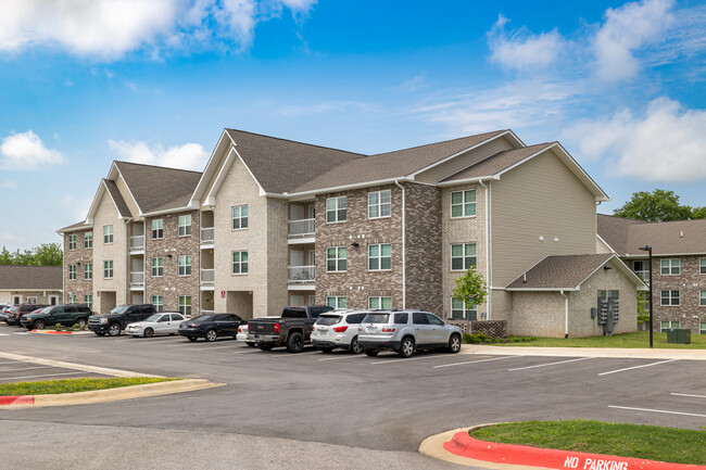 The Peaks at Springdale in Springdale, AR - Foto de edificio - Building Photo