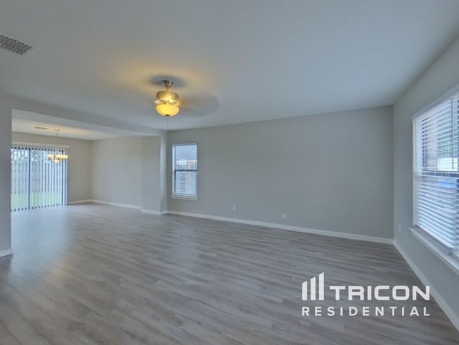 10129 Chapel Hill Ct in Fort Worth, TX - Building Photo - Building Photo
