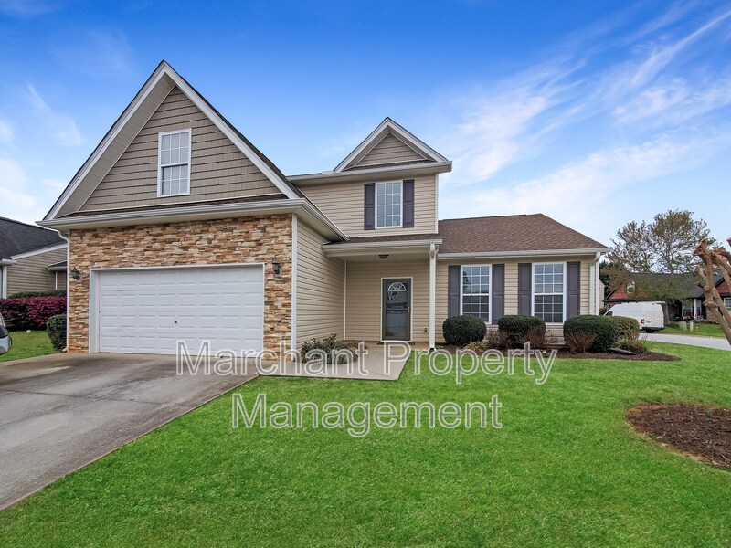 2 Tack Ln in Greer, SC - Foto de edificio