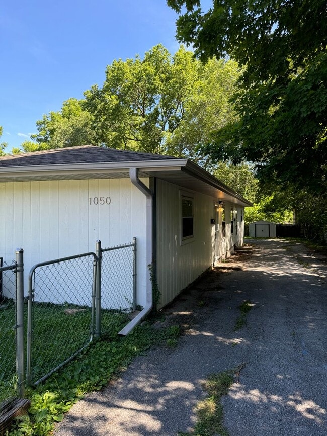 property at 1050 W Elm St