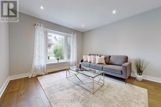 145 Fox Run in Barrie, ON - Building Photo - Building Photo