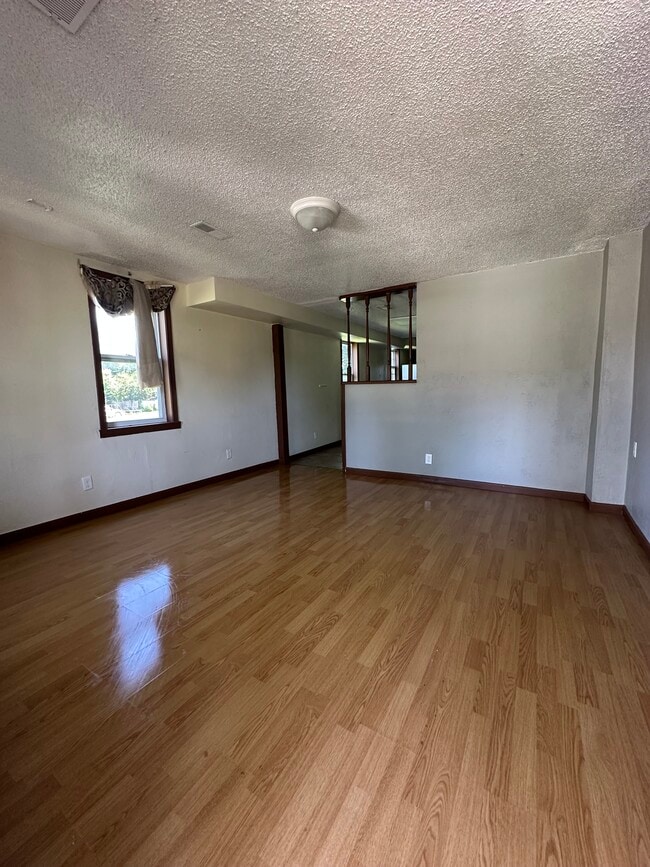 1214 E 5th St, Unit 1214
