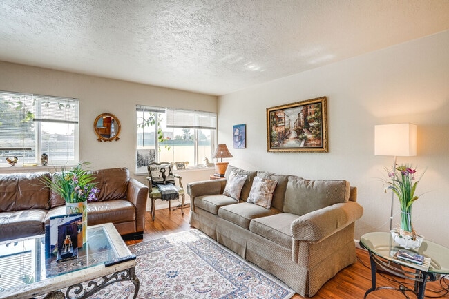 3600 Grand Ave in Oakland, CA - Foto de edificio - Building Photo