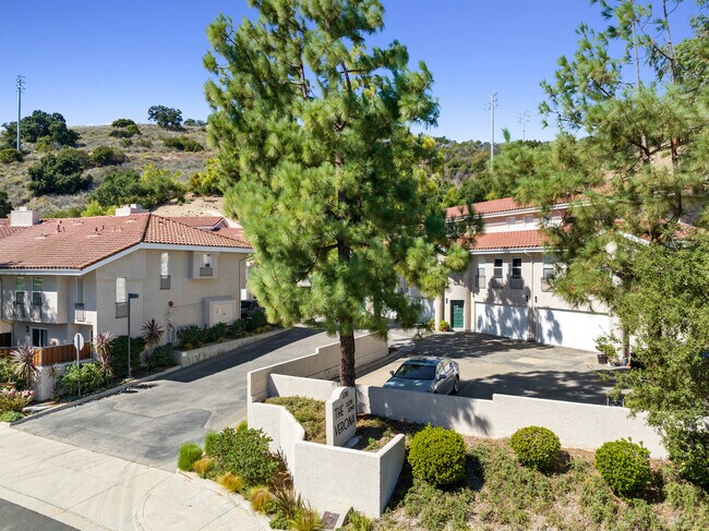 The Verona in Westlake Village, CA - Foto de edificio - Building Photo