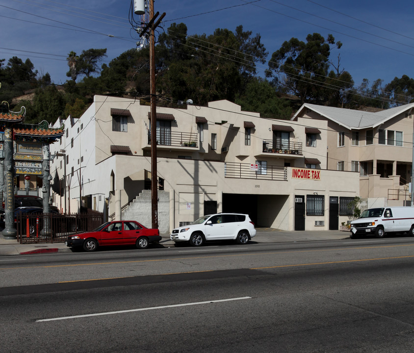 1311 N Broadway in Los Angeles, CA - Building Photo