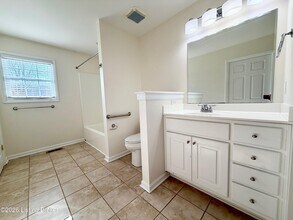 6216 Hillcrest Ct in Crestwood, KY - Building Photo - Building Photo