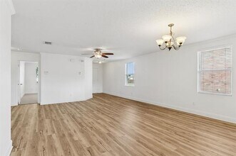 6113 Countess Ln in Denton, TX - Foto de edificio - Building Photo