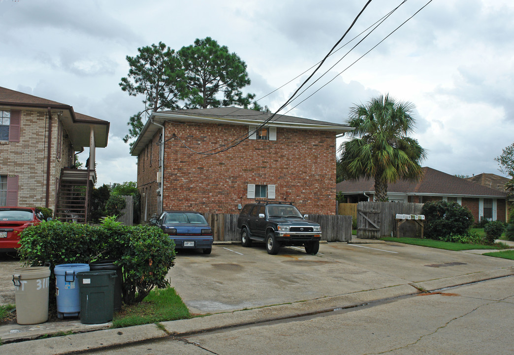 3113 Kent Ave in Metairie, LA - Foto de edificio