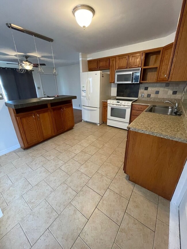 2415 Gano St in Great Bend, KS - Building Photo - Building Photo