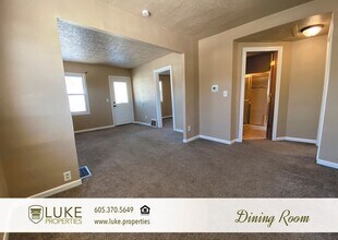2407 E 13th St in Sioux Falls, SD - Building Photo - Building Photo