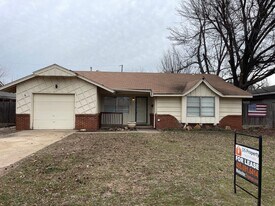 2304 N Wheeler Ave in Bethany, OK - Building Photo