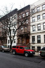 114 W 75th St in New York, NY - Building Photo - Building Photo