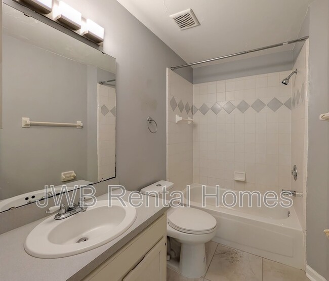 property at 1553 Crabapple Cove Ct N