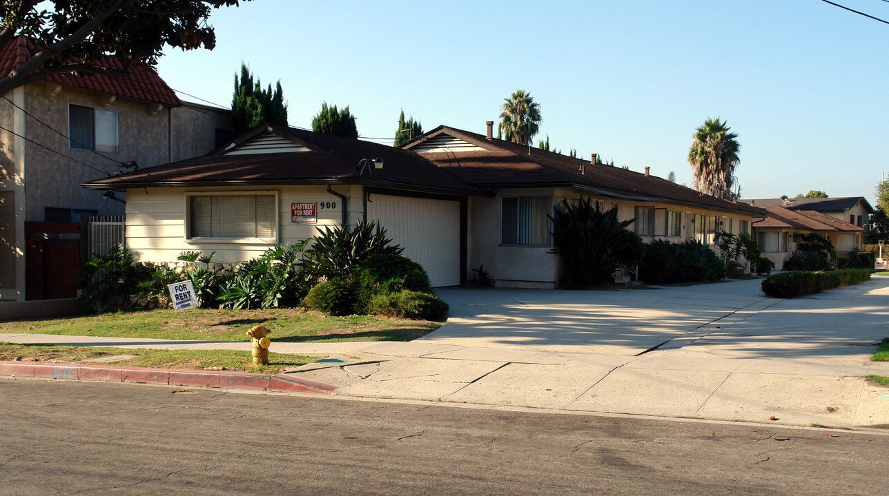 900 Victor Ave in Inglewood, CA - Building Photo