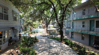 300 Crockett St, Unit 308 in Austin, TX - Building Photo - Building Photo