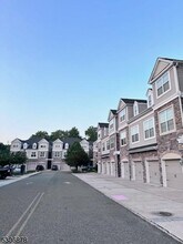 204 Welsh Pl in Morris Plains, NJ - Building Photo - Building Photo