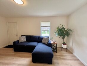 35 Ridgeview Cir, Unit 35 in New London, CT - Building Photo - Building Photo