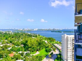 780 NE 69th St in Miami, FL - Building Photo