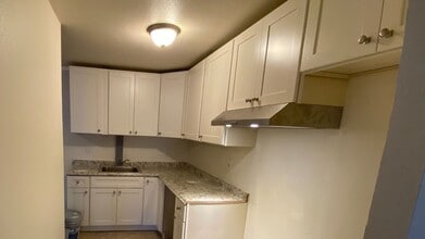 Del-View Apartments in Seattle, WA - Building Photo - Interior Photo