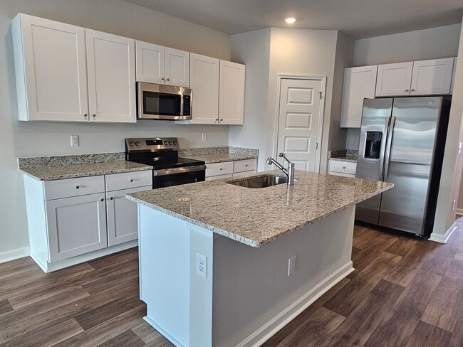 2100 Northwest Dr in Calabash, NC - Building Photo - Building Photo