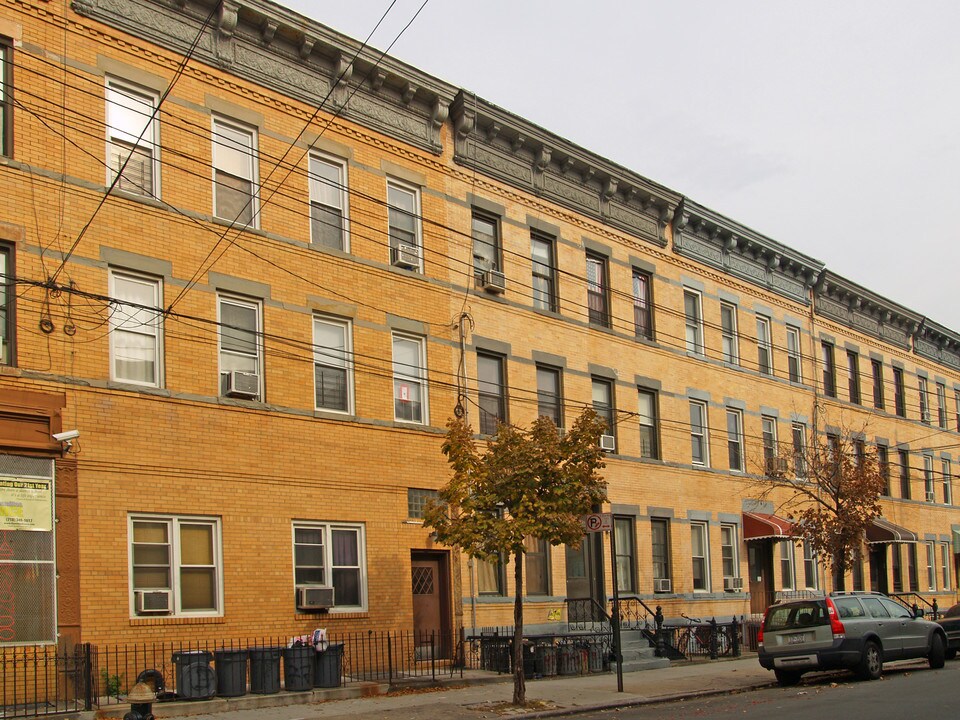 479 Onderdonk Ave in Flushing, NY - Foto de edificio