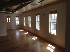 2 Beach St in York, ME - Building Photo - Interior Photo