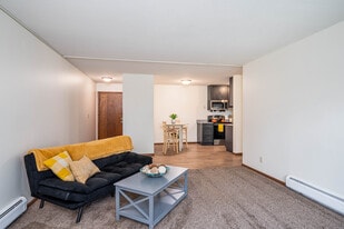 The Edge Apartments in Mankato, MN - Building Photo