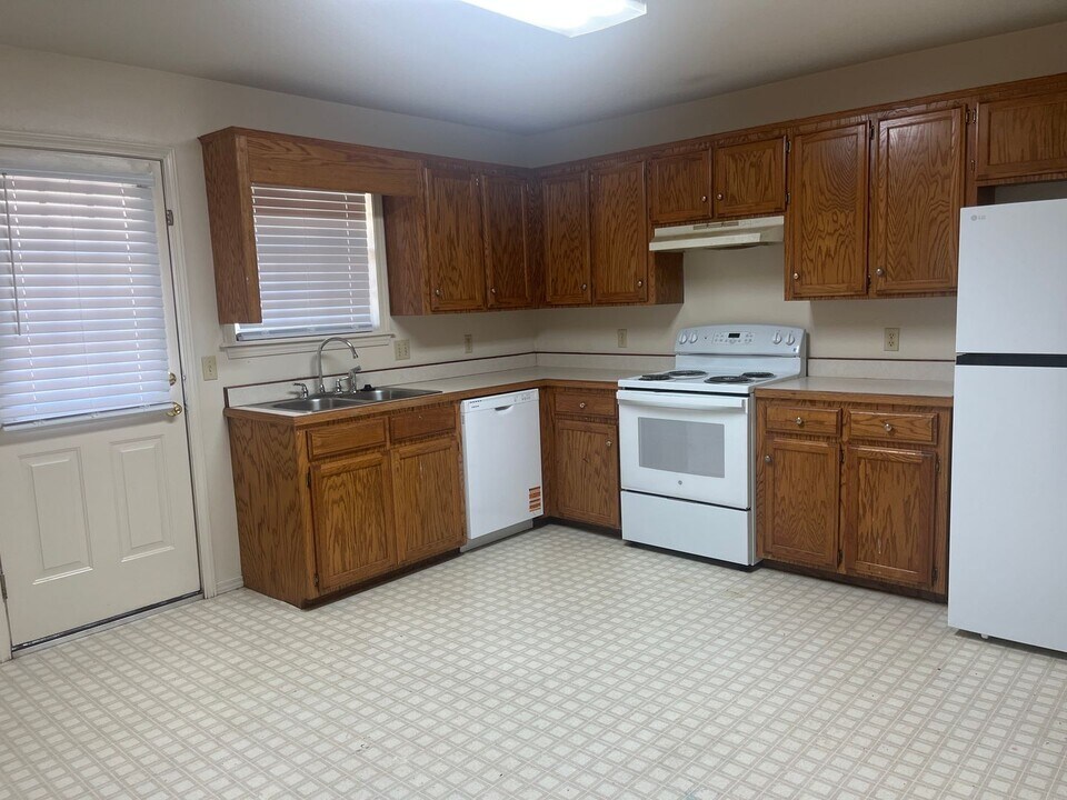 1615 S Erie Ave in Russellville, AR - Building Photo