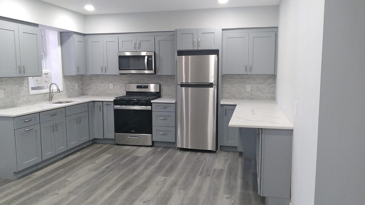 395 Walker St in Fairview, NJ - Building Photo