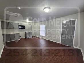 711 W Avenue B in Killeen, TX - Building Photo - Building Photo