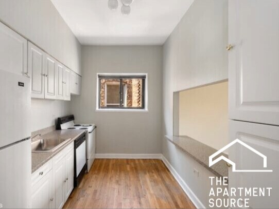 1427 N Dearborn St, Unit D2 in Chicago, IL - Building Photo - Building Photo