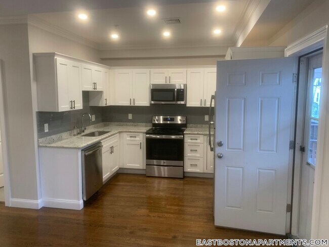 75 Morris St in Boston, MA - Building Photo - Building Photo