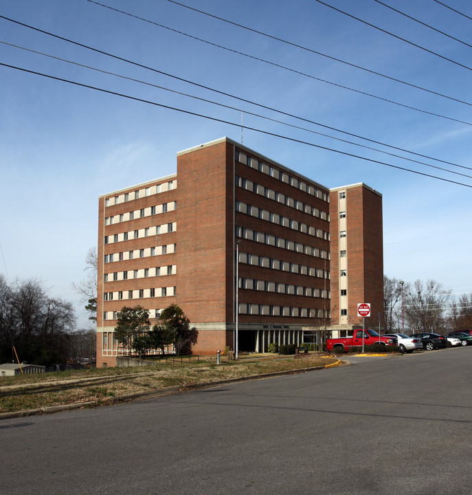 WR Tower Apartments in Tuscaloosa, AL - Building Photo