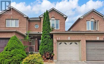 11 Birchcliffe Dr in Brampton, ON - Building Photo