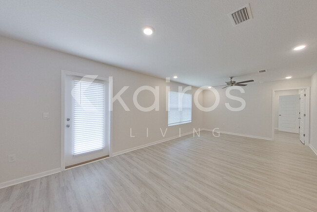 233 Monarch Ln in Pensacola, FL - Building Photo - Building Photo