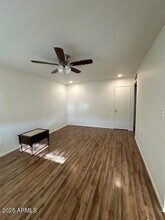 2136 E Betty Elyse Ln in Phoenix, AZ - Building Photo - Building Photo