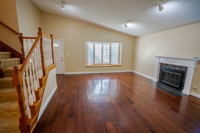 23630 Vía Delicia in Santa Clarita, CA - Building Photo - Building Photo