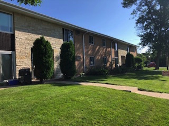 6450 W Norwich Ave, Unit 3 in Greenfield, WI - Foto de edificio