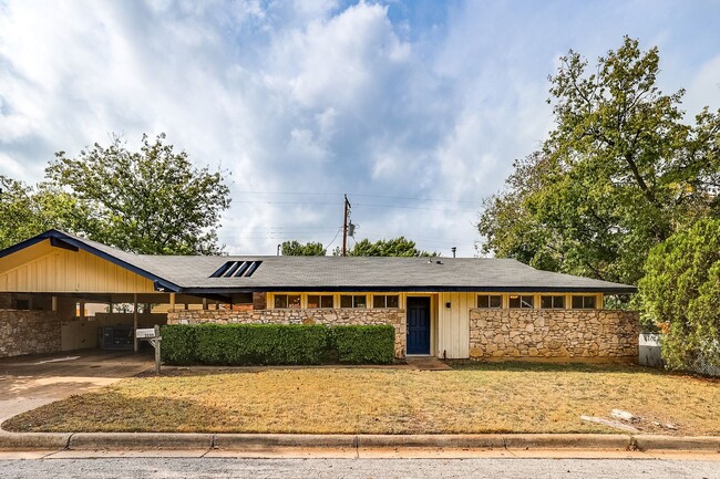 3240 Lubbock Ave in Fort Worth, TX - Foto de edificio - Building Photo