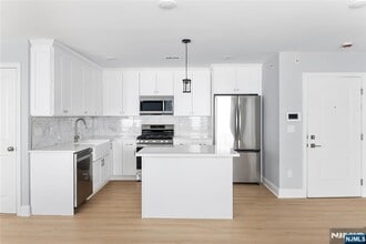 110 Madison St in Passaic, NJ - Foto de edificio - Building Photo