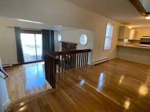 20 Eliot St, Unit 2 in Chestnut Hill, MA - Foto de edificio - Building Photo