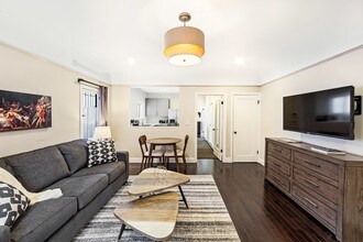 1120 Poinsettia Dr, Unit Lower in West Hollywood, CA - Building Photo - Building Photo