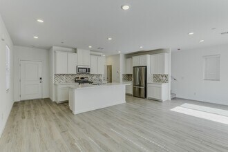 113 Charlie Chase Ave in Henderson, NV - Building Photo - Building Photo