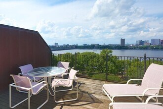 412 Beacon St, Unit 9 in Boston, MA - Building Photo - Building Photo