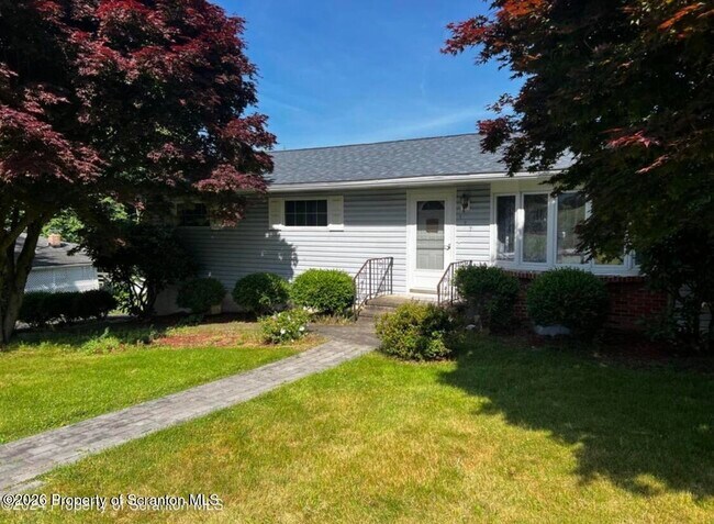 117 Beverly Dr in South Abington Township, PA - Building Photo - Building Photo