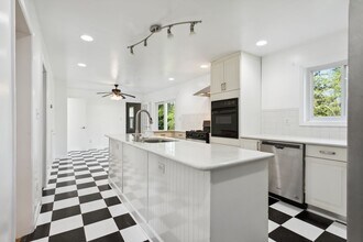 212 Oxford Rd in Williamsburg, VA - Building Photo - Building Photo