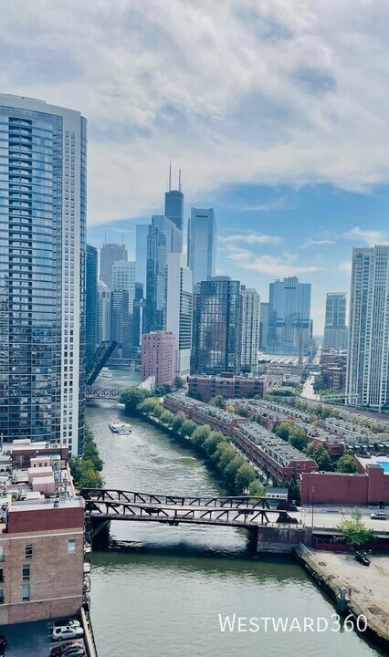 600 N Kingsbury St in Chicago, IL - Building Photo