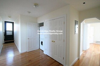 56 Brattle St, Unit 203T in Cambridge, MA - Building Photo - Building Photo