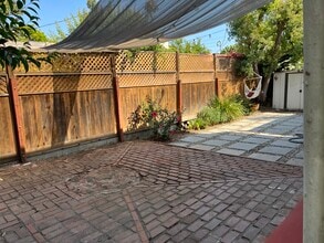 1346 S Cloverdale Ave, Unit None in Los Angeles, CA - Building Photo - Building Photo